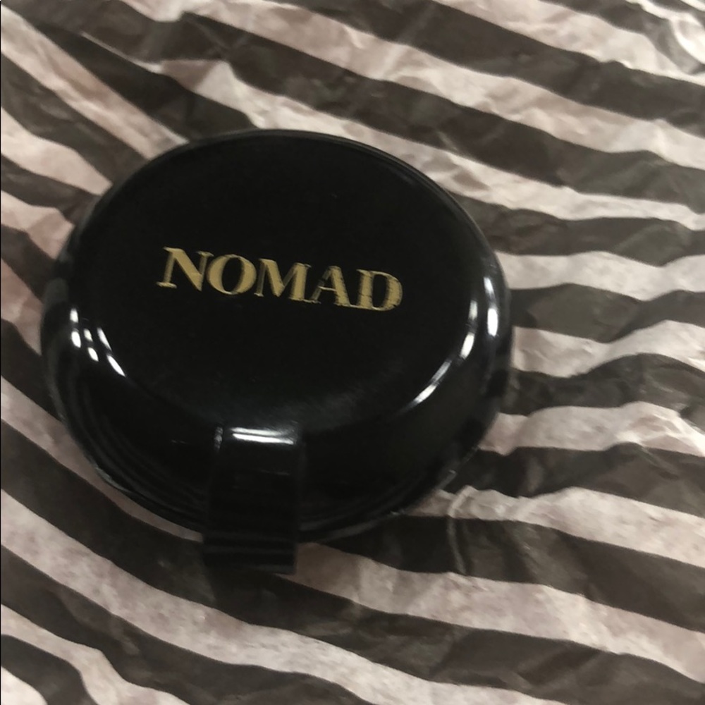 Illuminated highlighting powder